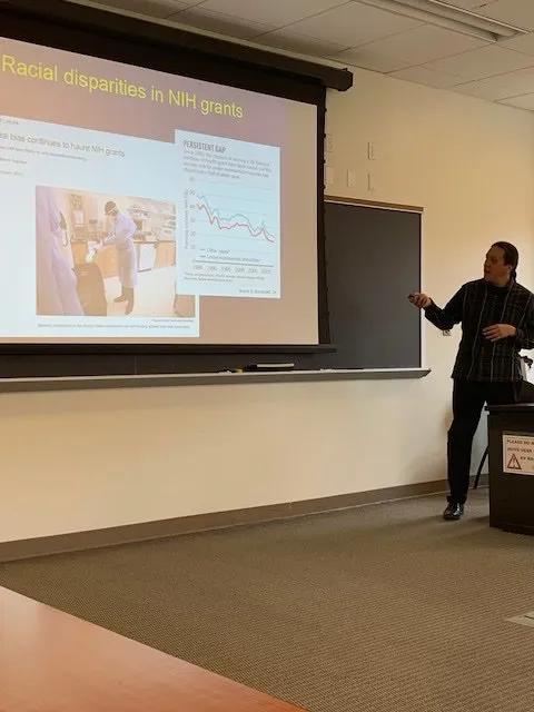 dr. roberto presents his powerpoint